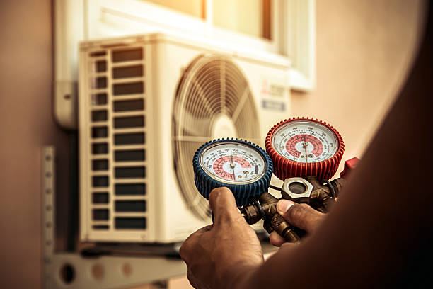 Professional Hvac technician working in De Soto, IL